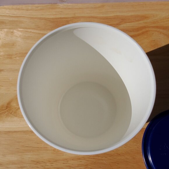 Vintage Tupperware Design Advantage 1992 White & Blue Storage Container with Lid - Picture 6 of 9